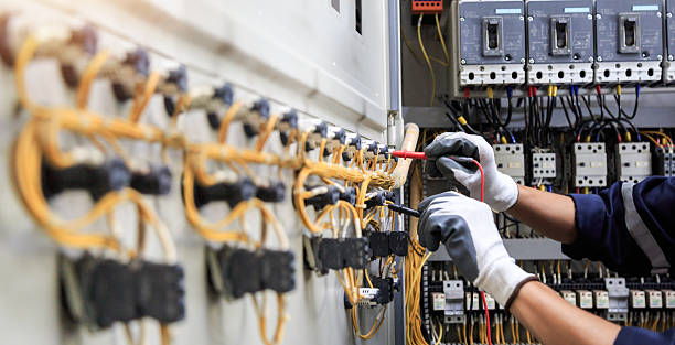 Professional Electrician technician working in North Shore, CA